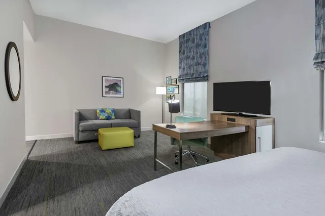 جناح استوديو بسرير كينج، Hampton Inn Suites Portland Corpus Christi 1/3