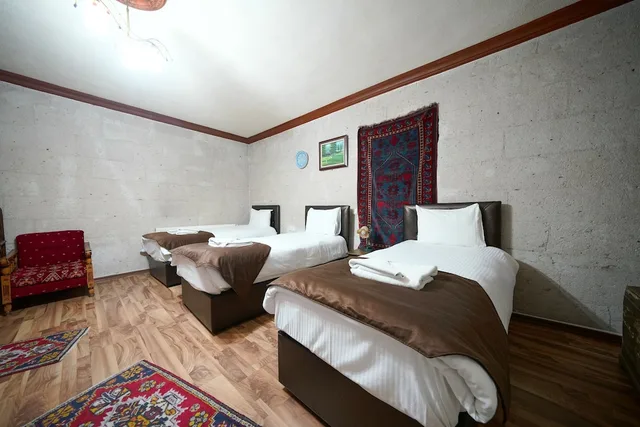 غرفة قياسية رباعية بسرير مزدوج وسريرين منفصلين بغرفة نوم واحدة، Arch Palace Hotel 2/8