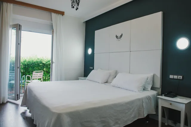 غرفة بسرير مزدوج أو سريرين منفصلين بشرفة، Hotel Los Angeles & Spa 3/10