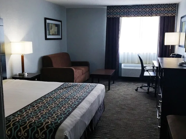 Standard, King Bed, Sofa, Jetted Tub, Best Western Executive Inn Mount Gilead 3/6