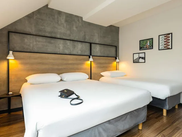 غرفة بسرير مزدوج مع سرير إضافي، ibis Namur Centre 3/9