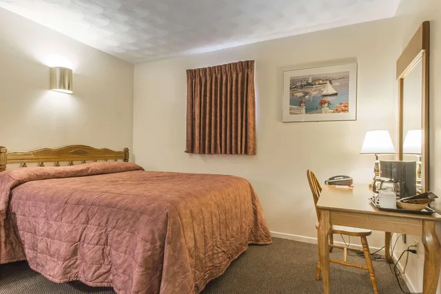 غرفة رباعية بسريرين كوين، Econo Lodge Inn Suites Saint John 2/2