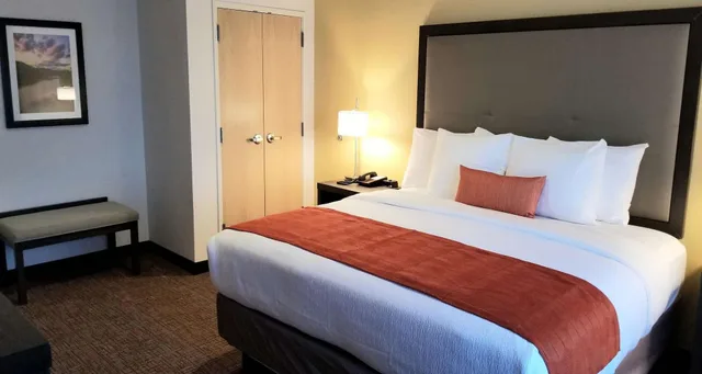 غرفة قياسية بسرير كينج لذوي الإعاقة، Best Western Plus Elizabethtown Inn & Suites 2/5