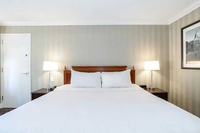 Deluxe, King Bed, Middle Floor، Sandman Signature Edmonton Downtown Hotel 1/4