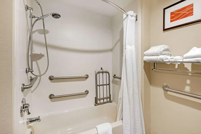 غرفة بسرير كينج لذوي الإعاقة، Comfort Inn Yulee - Fernandina Beach 3/3