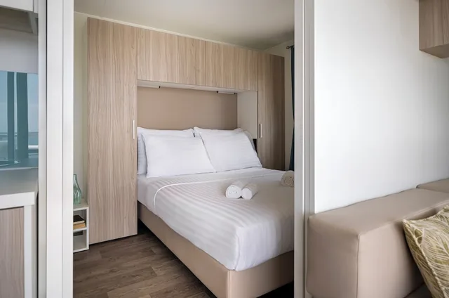 غرفة سوبيريور بسرير كوين بشرفة بإطلالة مع أريكة، Mobile Homes Valkanela 1/2