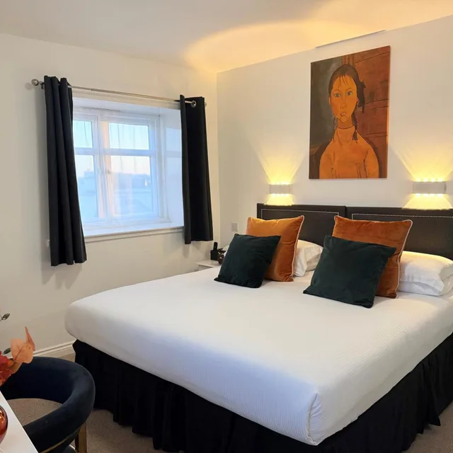 غرفة بسرير مزدوج بمطبخ صغير، Sarum Hotel 3/10