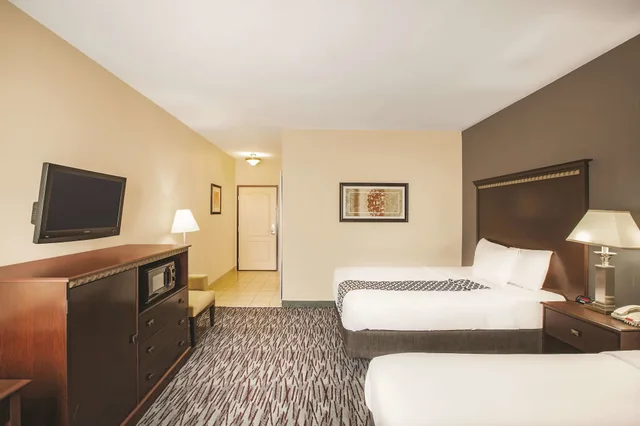 غرفة بسريرين كوين لذوي الإعاقة، La Quinta Inn & Suites by Wyndham Allen at The Village 5/9