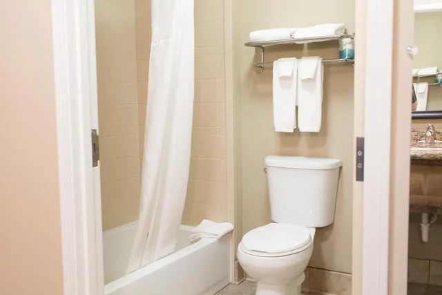 Suite, 2 Queen Beds, Sofa, Holiday Inn Express And Suites Williston 4/8