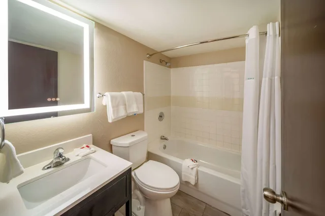 غرفة بسريرين كوين، Baymont by Wyndham Laredo 2/2