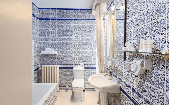 غرفة فاخرة بسرير كوين، Relais Du Silence Chateau De La Richerie 3/3