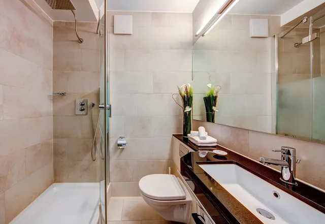غرفة كومفورت بسريرين منفصلين بإطلالة على البحيرة، Hotel Beaulac 3/3