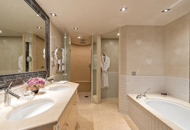 غرفة ديلوكس بسرير كينج بإطلالة على البحيرة، Carlton Hotel St Moritz 10/10
