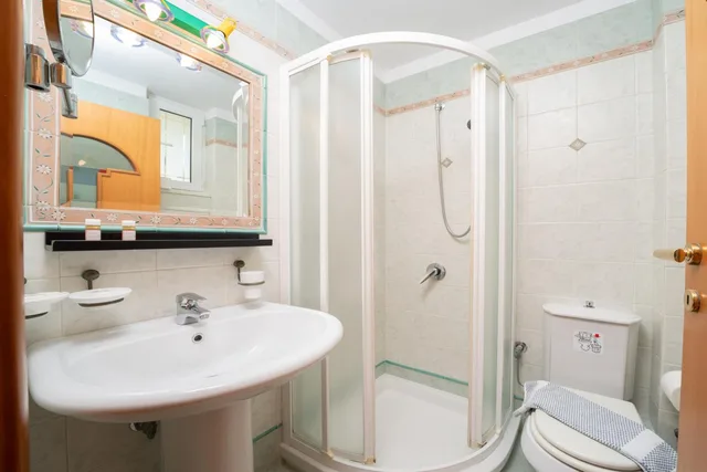 جناح جونيور، Felix Residence 2/2