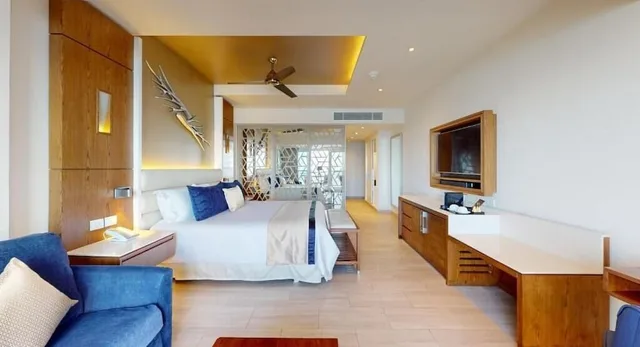 Luxury, Suite, King Bed, Sunset View, Sofa، Royalton CHIC Cancun, An Autograph Collection (ex Royalton Cancun) 4/10