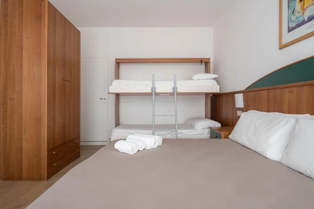 غرفة اقتصادية عائلية، Hotel Boston 7/10
