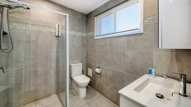 غرفة عائلية بسرير كوين وسرير فردي مع أريكة، Almare Tourist Motel 3/4
