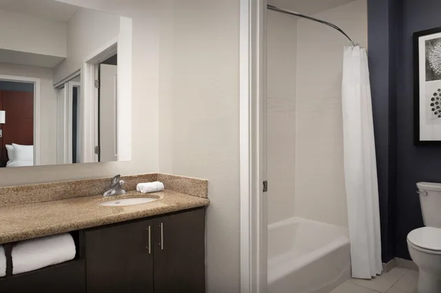 جناح بسرير كينج، Residence Inn Greensboro Airport 2/3