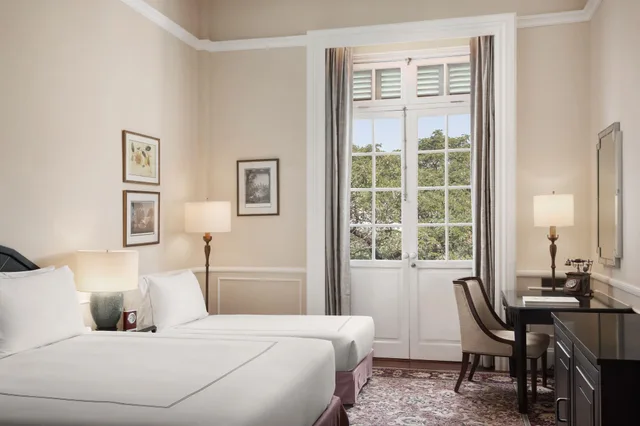 Landmark, Twin Beds، Raffles Hotel Le Royal 1/6