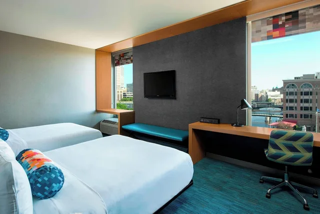 Room, 2 Queen Beds, Accessible, Aloft Milwaukee Downtown 3/8