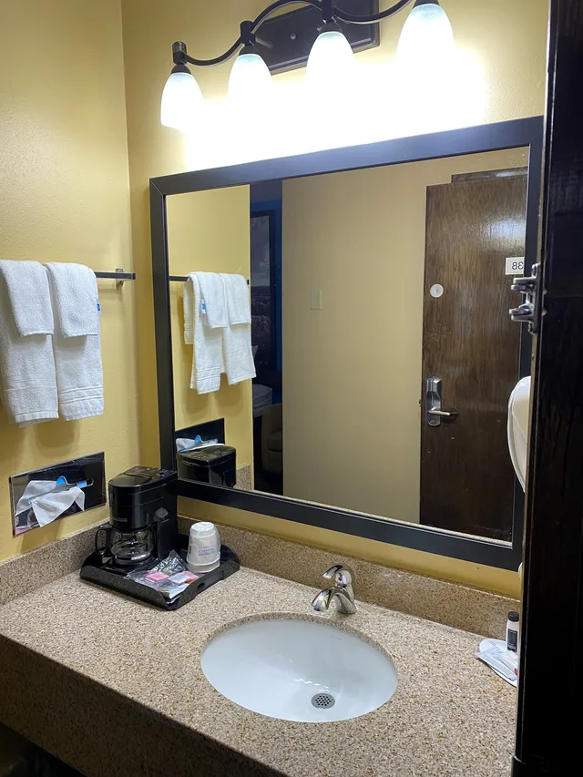 غرفة بسرير كينج، Super 8 By Wyndham Rochester Mayo Clinic Area 3/4