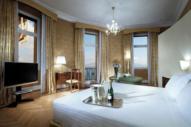 Executive, Suite, King Bed, Sea View, Eurostars Hotel Excelsior 7/10