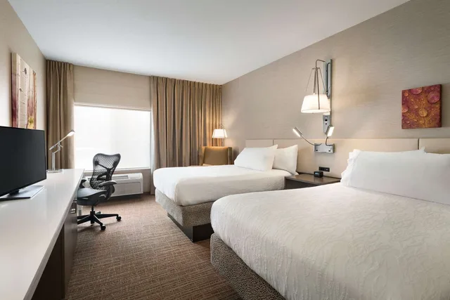غرفة بسرير مزدوج بحوض استحمام، Hilton Garden Inn Flagstaff 1/2