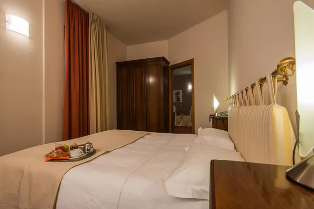 جناح كلاسيكي، Hotel Lux 3/7