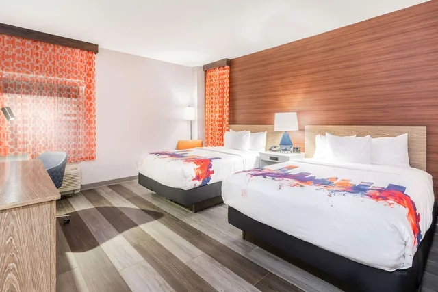 غرفة بسريرين كوين، La Quinta Inn & Suites by Wyndham Oklahoma City Airport 1/2