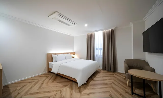 غرفة بسرير كينج، Gangneung Pine City Hotel 1/2