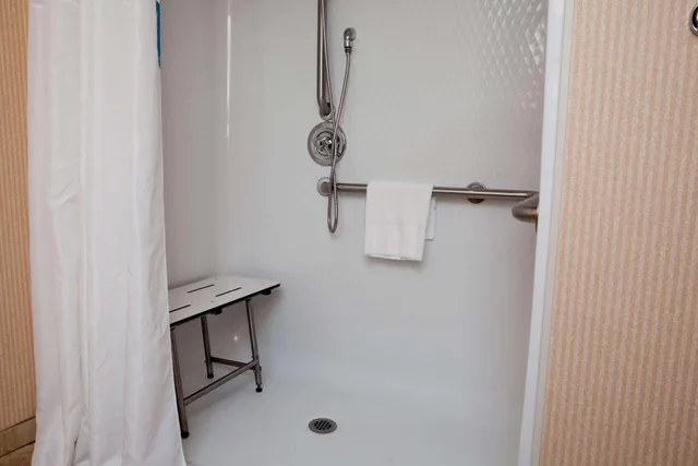 غرفة بسرير كينج، Hampton Inn Oneonta 8/8