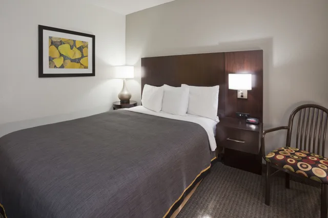 غرفة بسرير كوين، Fargo Inn and Suites 1/11