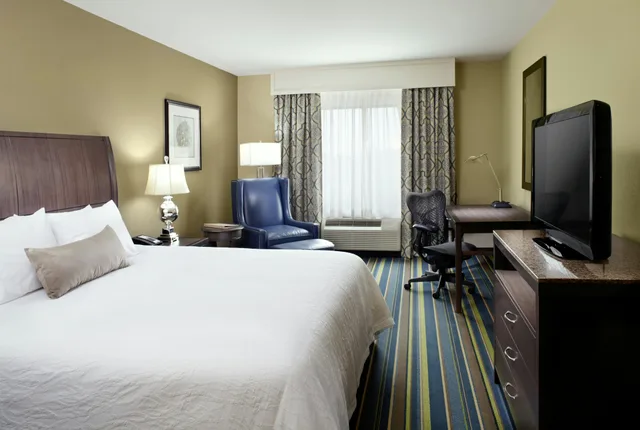 غرفة بسرير كينج لذوي الإعاقة، Hilton Garden Inn Texarkana 1/1