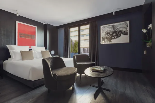Deluxe, King Bed, Sofa, Terrace, Attic، The Pavilions Madrid 2/3