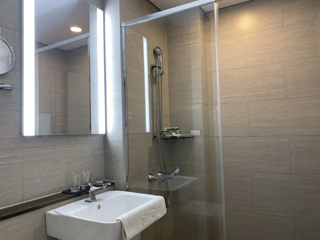 غرفة بسرير كوين بشرفة، New Donghae Hotel 2/2