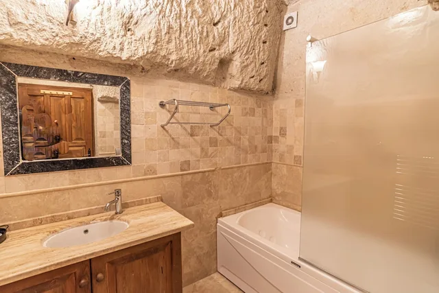 غرفة تقليدية بسرير كوين، Dervish Cave House 9/10
