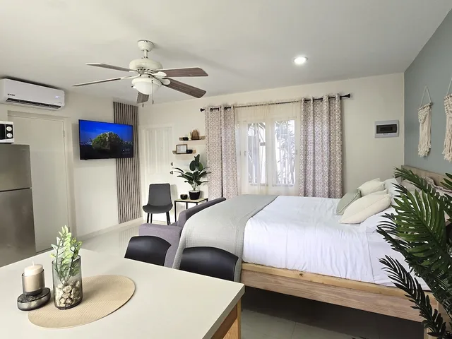 استوديو سوبيريور بسريرين مزدوجين بإطلالة على المسبح بشرفة، Bubali Villa And Apartments 5/8
