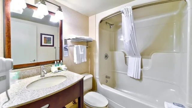 غرفة قياسية بسرير كينج، Quality Inn Saint-Jean-sur-Richelieu 10/10