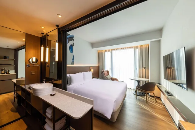 Room, Double Bed, with View, AC Hotel by Marriott Seoul Gangnam 4/5