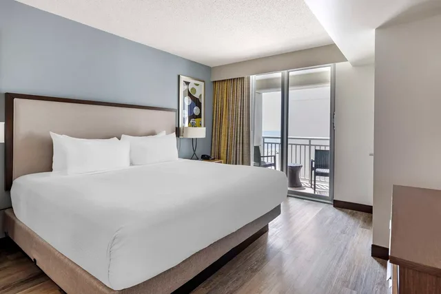 جناح بسرير كينج بإطلالة على البحر بغرفة نوم واحدة بحوض استحمام لذوي الإعاقة، Hilton Vacation Club Oceanaire Virginia Beach 1/3