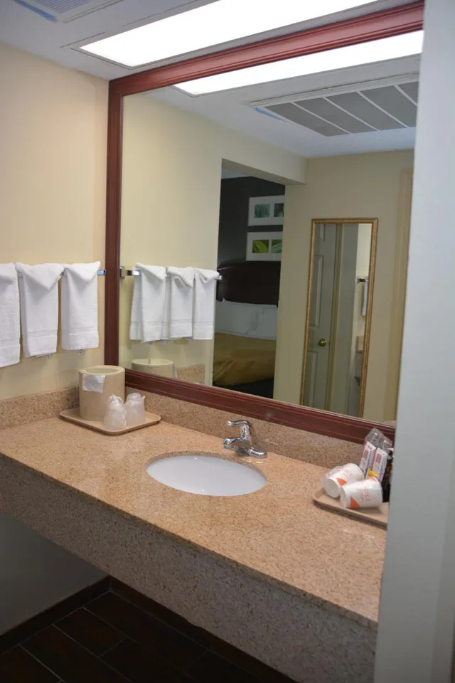 غرفة بسريرين مزدوجين، Quality Inn and Suites Dublin, OH 10/10