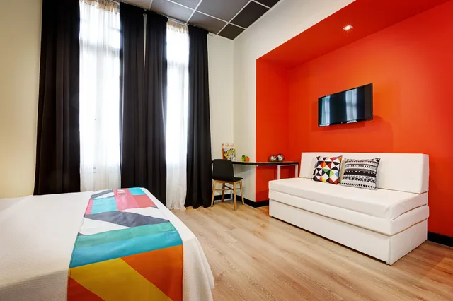 غرفة مريحة كومفورت بسرير كوين، Colors Central Ladadika 1/6