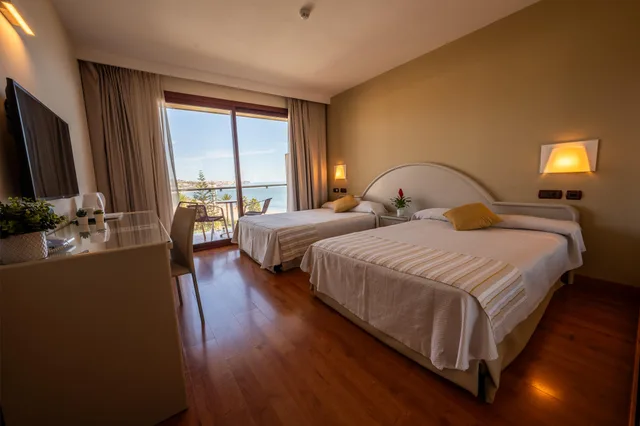 Family, Balcony or Terrace، Gran Hotel Costa del Sol 2/2