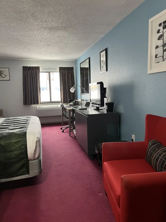 Deluxe, King Bed, Sofa, Pictured Rocks Inn & Suites 3/5