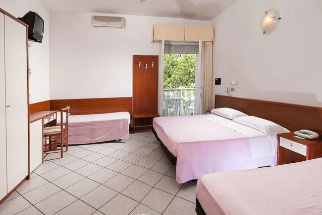 غرفة قياسية بسرير كوين في الملحق، Hotel Odeon 1/6