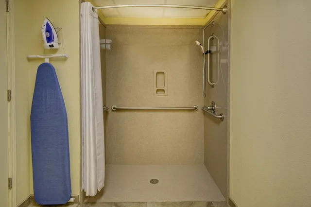 غرفة قياسية بسرير كينج لذوي الإعاقة، Best Western Inn Russellville AR 1/1