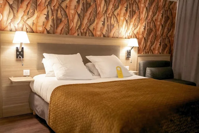 غرفة قياسية بسرير كوين، Golden Tulip Troyes 1/5