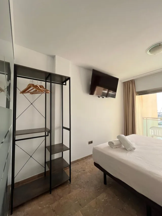 غرفة بسرير مزدوج بإطلالة على البحر بشرفة، Port Sitges Resort Hotel 3/10
