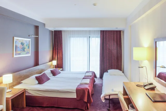 غرفة ثلاثية، Swing Hotel 1/1