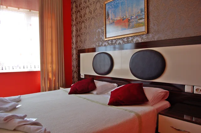 Standard, Double Bed, Twenty Hotel 7/9